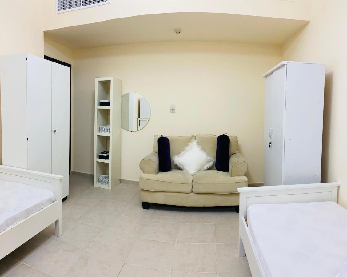 Nash Guest House Females Only 迪拜 外观 照片