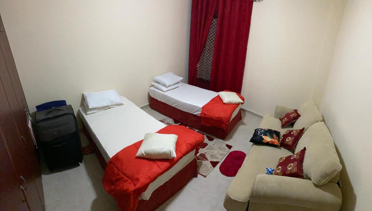 Nash Guest House Females Only 迪拜 外观 照片