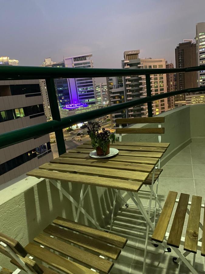 Nash Guest House Females Only 迪拜 外观 照片