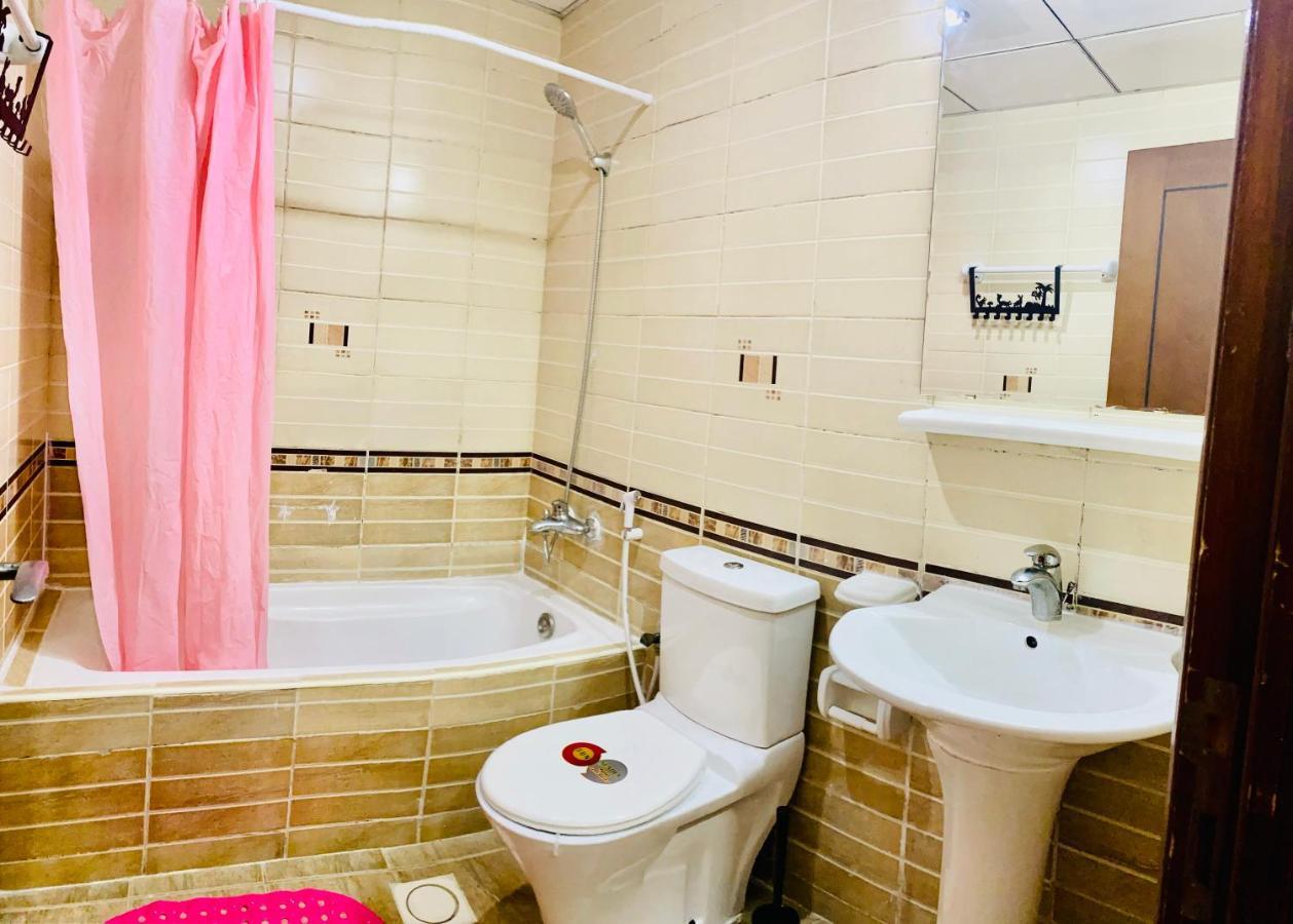 Nash Guest House Females Only 迪拜 外观 照片