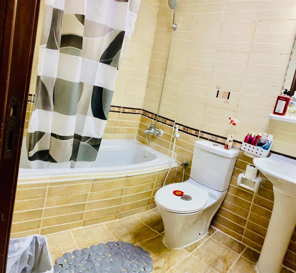 Nash Guest House Females Only 迪拜 外观 照片