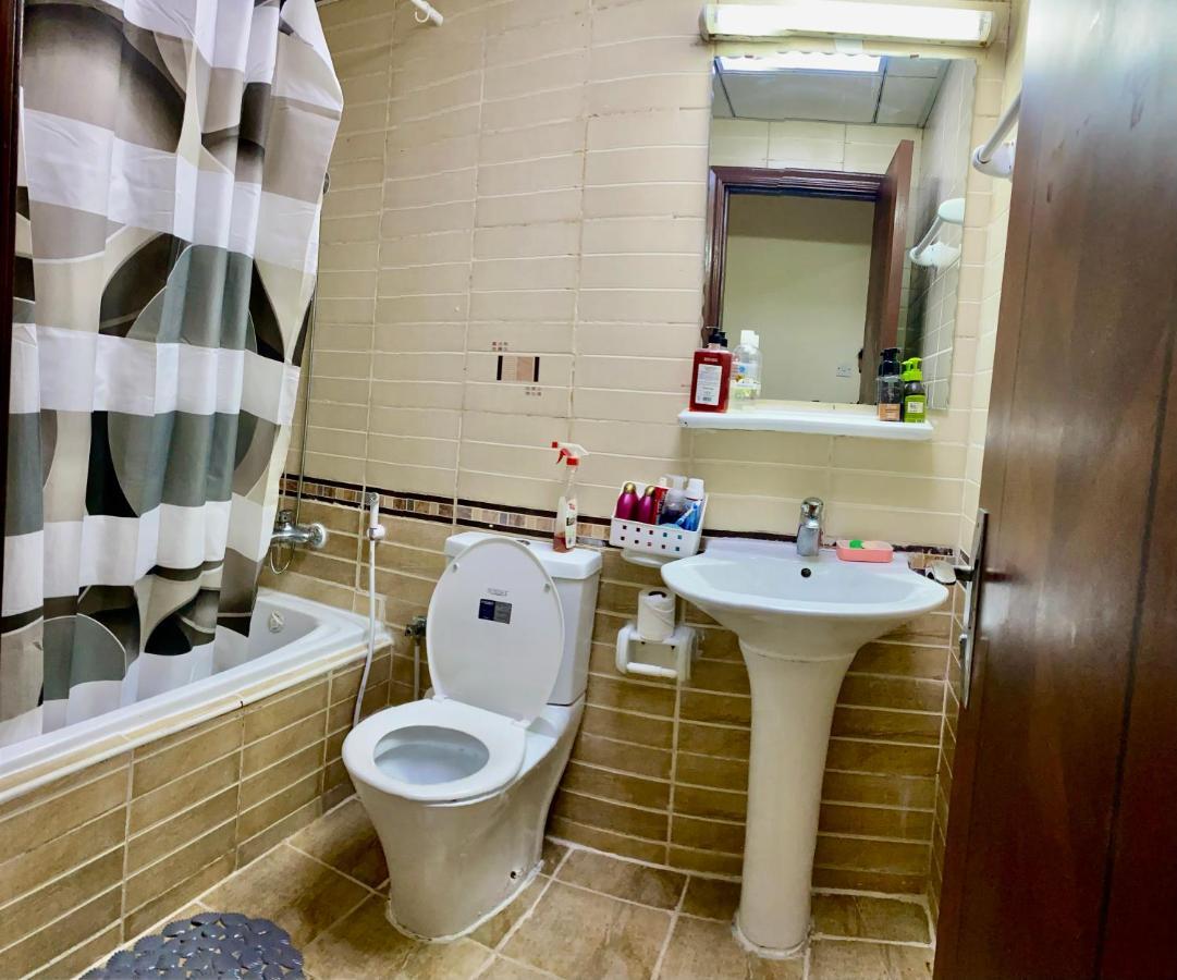 Nash Guest House Females Only 迪拜 外观 照片