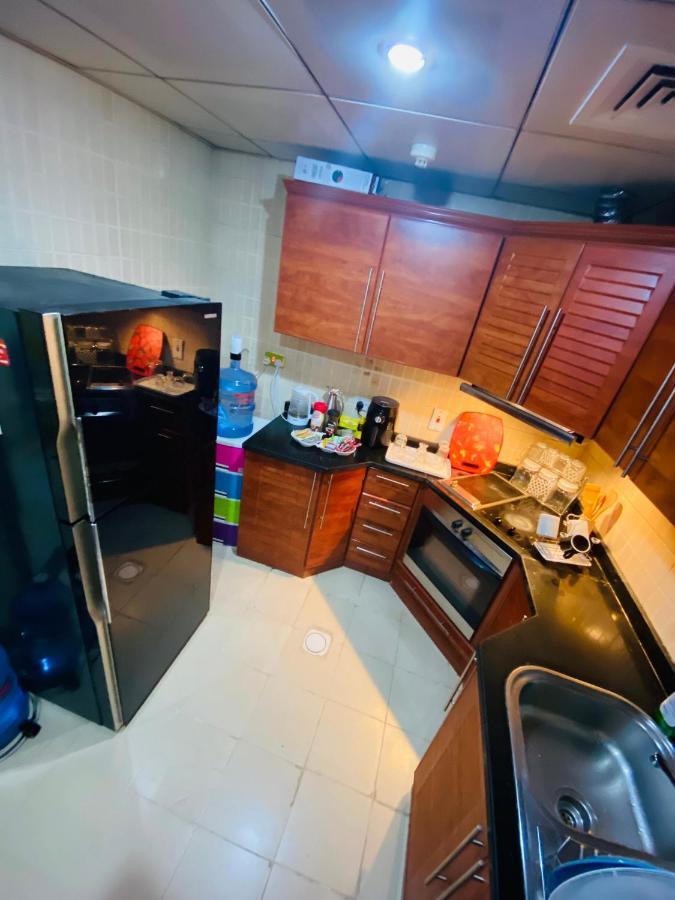 Nash Guest House Females Only 迪拜 外观 照片